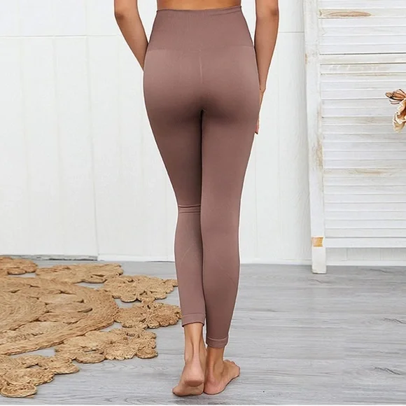 Hotexy Two Piece Workout Set - Picture 4 of 14